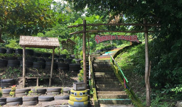 Taman Punden Tingkir Sragen yang memiliki potensi menarik