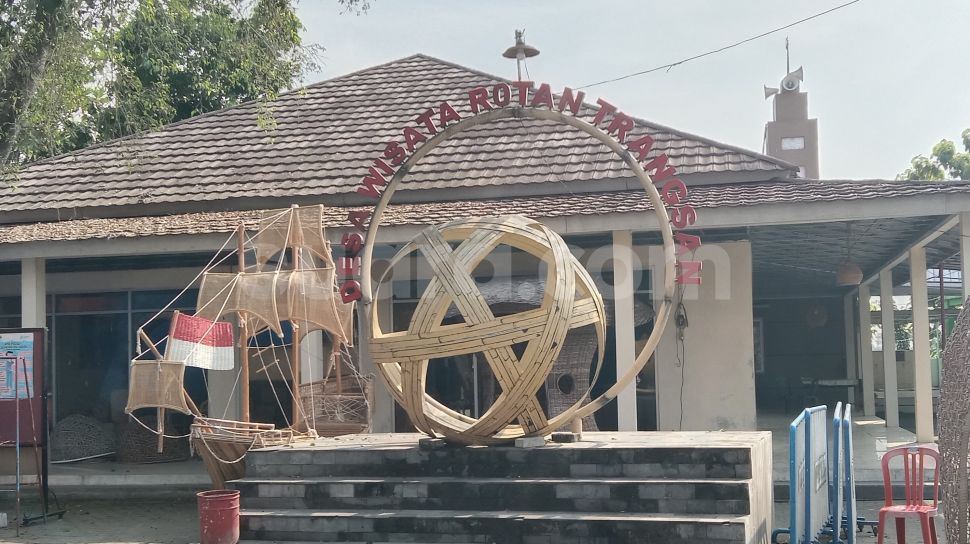 Desa Wisata Rotan menjadi destinasi unik yang mengangkat industri kerajinan rotan khas Sukoharjo.