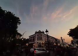 Kota Lama Semarang menjadi jejak sejarah dan budaya.