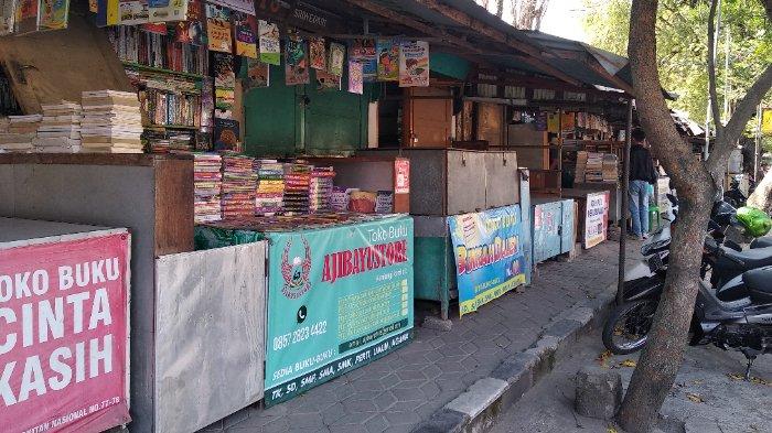 Pasar Buku Bekas menjadi salah satu kegiatan menarik bagi para pecinta buku dan pengunjung.