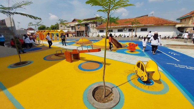 Taman Cerdas Panularan yaitu ruang publik yang ramah bagi anak-anak, sehingga mereka bisa belajar .