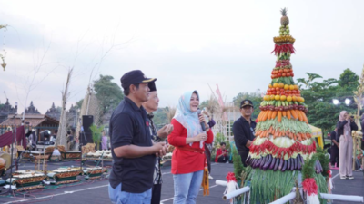 Kirab Gunungan di Klaten ikut meramaikan Festival Candi Kembar ke-5 di Desa Bugisan
