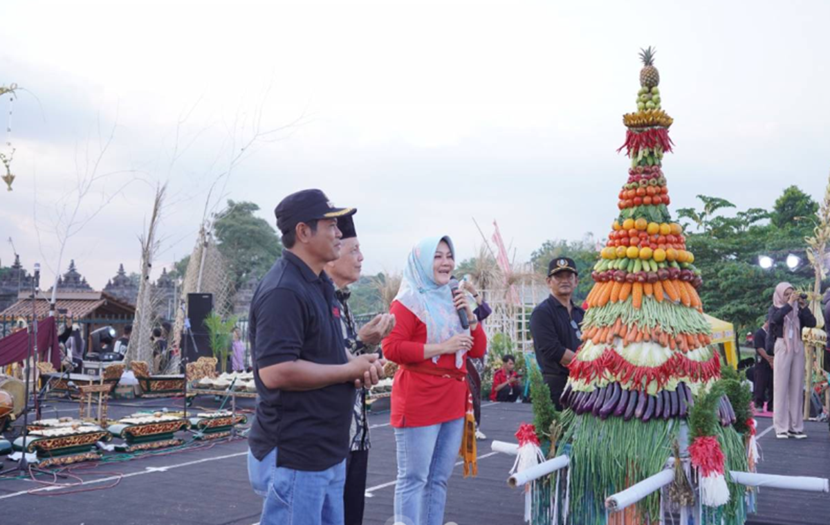 Kirab Gunungan di Klaten ikut meramaikan Festival Candi Kembar ke-5 di Desa Bugisan
