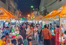 Tempat kuliner malam di Semarang dan terkenal enak.