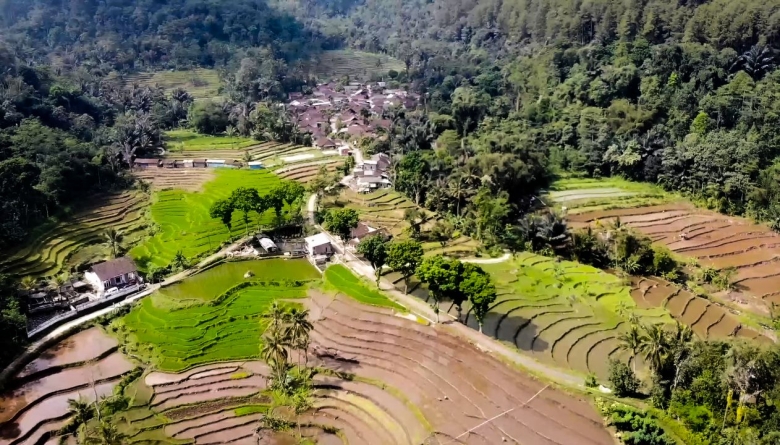 Desa Kalijarak menjadi desa yang memiliki pesona alam dan keindahan yang menakjubkan.
