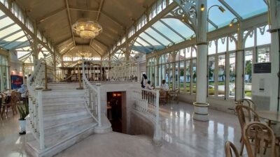 Restaurant Pracima Mangkunegaran adalah destinasi kuliner yang menawarkan pengalaman makan unik dari Jawa.