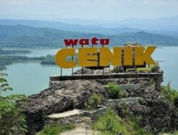 Menikmati Pemandangan Waduk Gajah Mungkur Dari Watu Cenik di Wonogiri