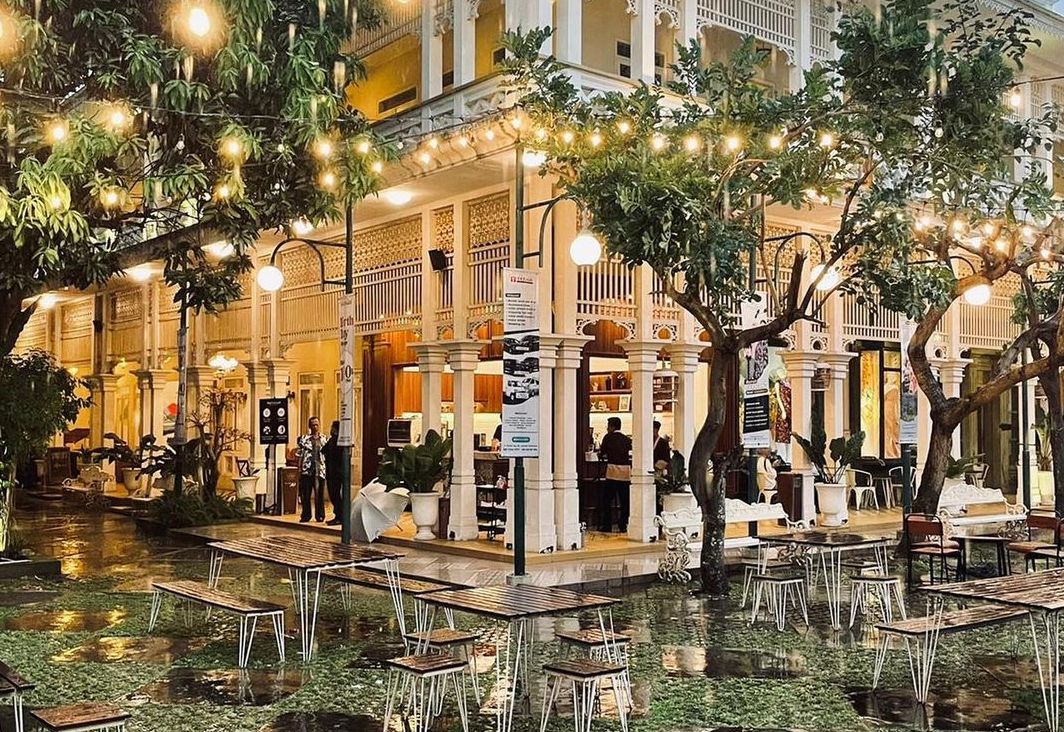 Saudagar Laweyan merupakan pusat produksi batik tertua yang ada di Indonesia.