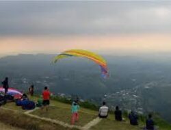 Bukit Paralayang Kemuning Karanganyar, Surga Bagi Para Pecinta Olahraga Extrem