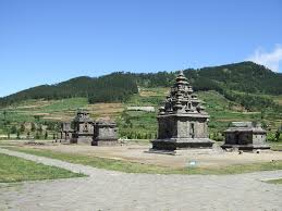 Candi Arjuna yang penuh dengan sejarah.