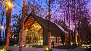 Grandis Barn menjadi tempat nongkrong dan makan yang estetik.