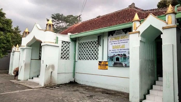 Masjid Laweyan adalah bangunan bersejarah yang didirikan sejak abad ke-16.