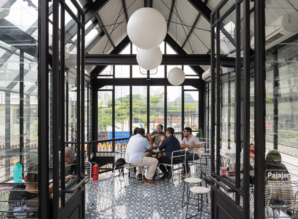 Kopi Nako merupakan kafe yang popular dan memiliki spot foto yang instagrammable di Solo.