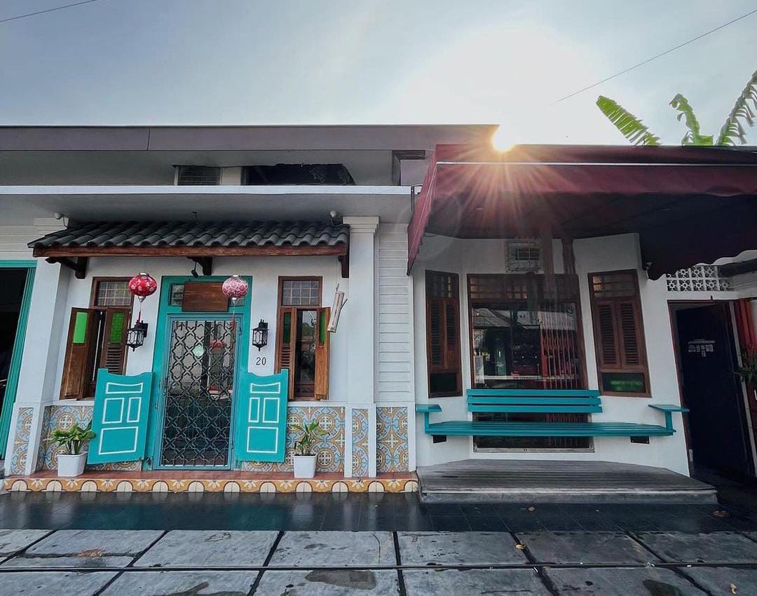 Nyahlemu adalah tempat ngopi yang ideal untuk merasakan suasana tradisional Jawa dengan sentuhan modern