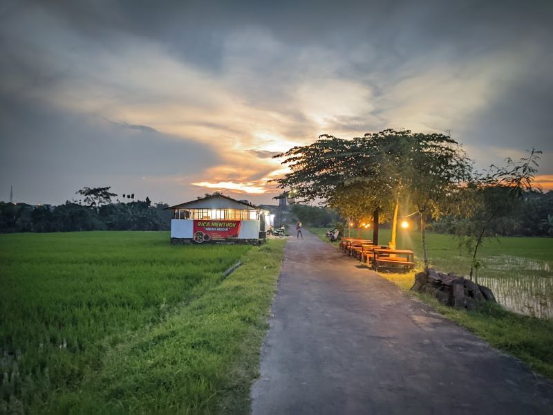 Rica Menthok Mbah Modin merupakan kuliner otentik khas Jawa Tengan dengan resep tradisional.