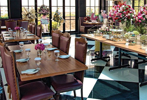 La Verre Restaurant merupakan destinasi wisata kuliner modern yang berkualitas tinggi.