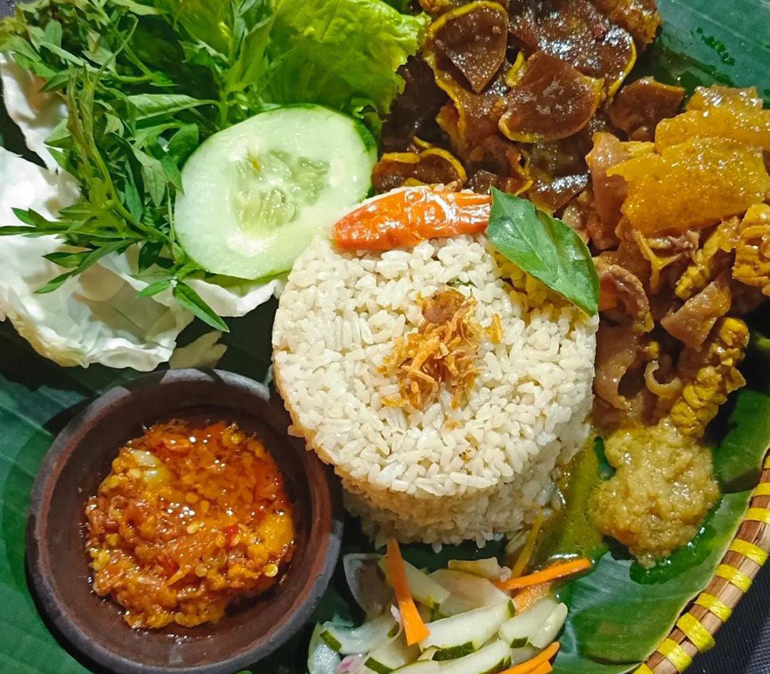 Ungkepan Bangsawan Solo merupakan kuliner cita rasa tradisional dengan sentuhan modern.