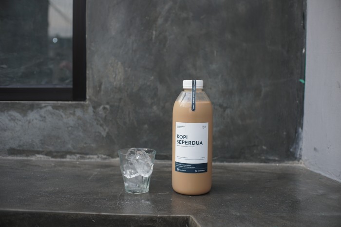 Seperdua Kopi merupakan kedai kopi yang sedanf naik daun dengan konsep modern.