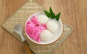 Inilah minuman legendaris Solo yangbernama es gempol Pleret .