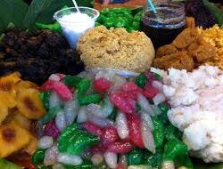 Jajan Tradisional Manis dan Gurih Khas Solo Yang Menggugah Selera Pengunjung