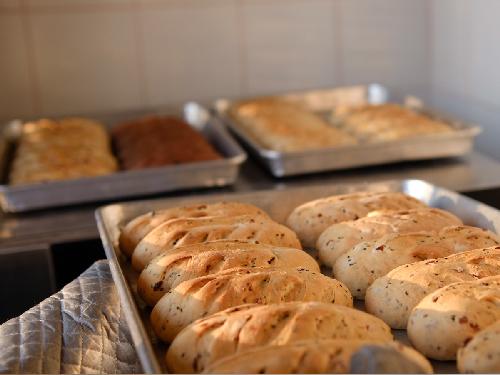 Roti Sofdoh merupakan kuliner yang mempunyai cita rasa manis dan tekstur yang empuk.