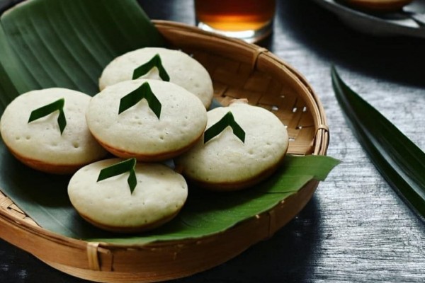 Apem Dudy Laweyan merupakan kuliner tradisional yang terkenal dengan cita rasa autentiknya.