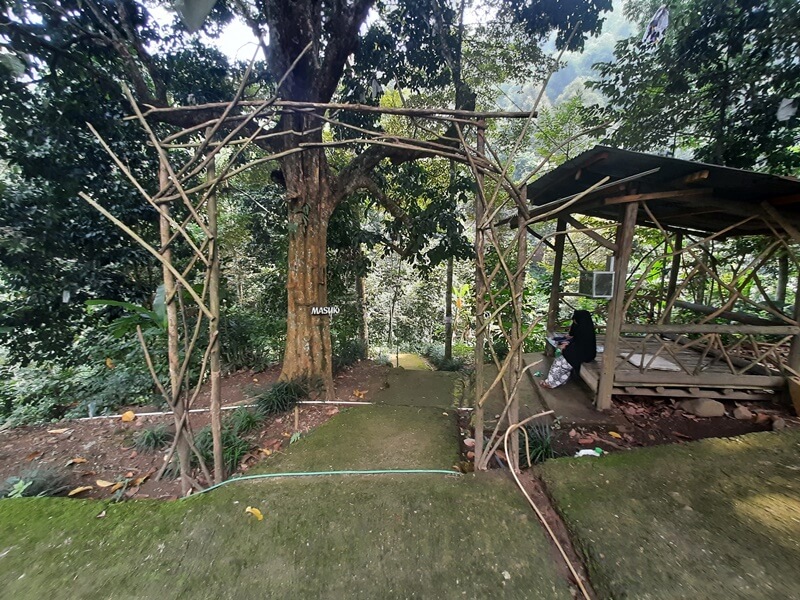Grojogan Jurang Jero menjadi destinasi yang menyuguhkan pemandangan air terjun yang memukau.