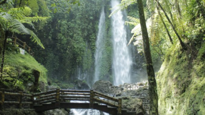 Mitos terkenal di Karanganyar salah satunya Air terjun Pringgodandi