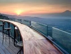 Enam Langit Menikmati Pemandangan Gunung, Restoran Mewah Lanskap Memukau