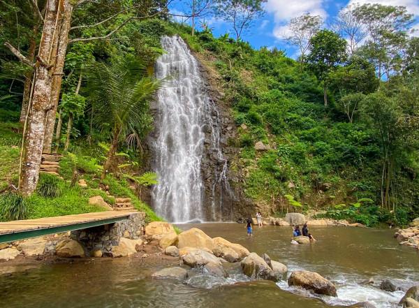 Air Terjun Ngargoyoso menjadi wisata alam yang memiliki pemandangan yang indah serta udara yang sejuk.