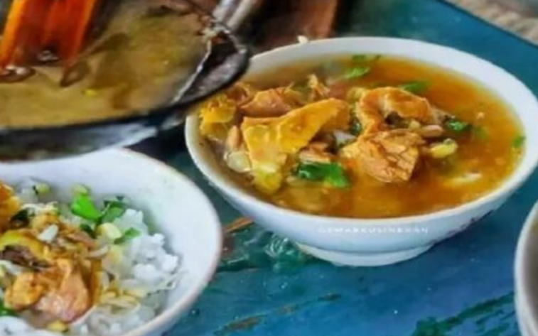 Makanan yang harus di coba di Sragen ada Soto girin