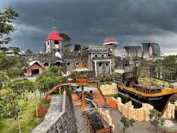 Wisata Negeri Dongeng The Lost World Castle Jogja.