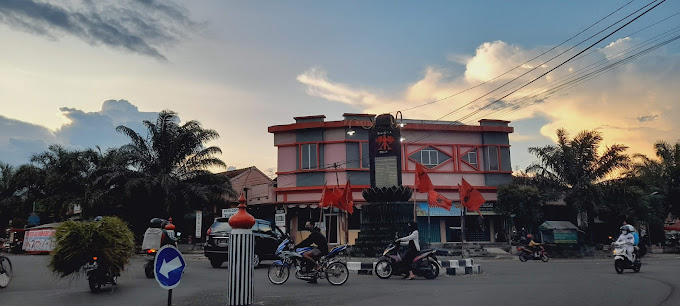 Pasar Pasekan merupakan pasar yang menjadi pusat aktivitas ekonomi dengan suasana pedesaan yang asri.