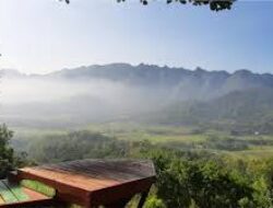 Punthuk Setumbu Spot Terbaik Nikmati Sunrise, Destinasi Ikonik dari Film AADC 2