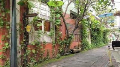 Kampung Batik Kauman warisan budaya Solo.