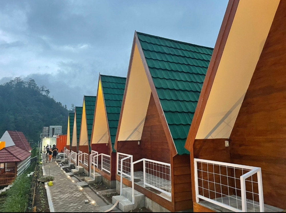 D’lawu Bistro & Mountain Cottage menjadi destinasi andalan yang terletak di kaki gunung lawu.