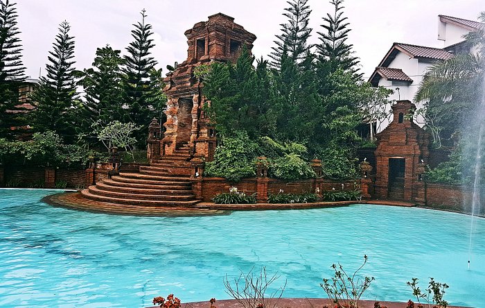 Jawa Dwipa Heritage Resort menjadi destinasi wisata yang menggabungkan penginapan mewah dengan budaya jawa.