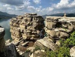 Lubang Sewu Grand Canyon Versi Kecil, Nikmati Keindahan Alam Sambil Mancing