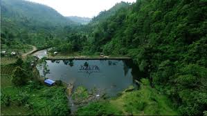 Bendungan Candi Muncar memeliki kesejukan alam.