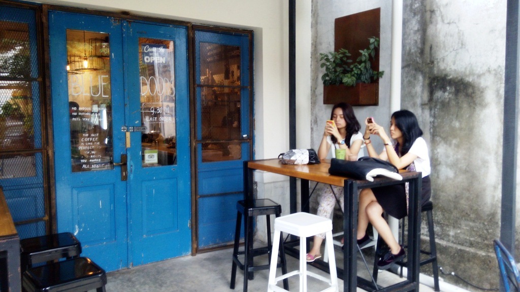 Blue Doors Coffe Solo menjadi kafe yang paling diminati oleh Gen Z.
