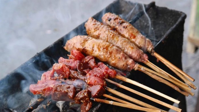 Sate Kronyos merupakan kuliner unik dari olahan sate kambing dengan tekstur yang kenyal dan empuk.