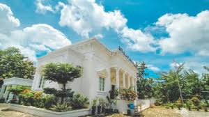 Inilah wisata Istana Parnaraya yang jadi tempat reakreasi sambil sedekah.