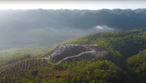 Bukit Dewa Dewi menjadi taman indah di puncak di Wonogiri.