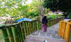 Wisata Gunung Madu menjadi tempat berburu foto.