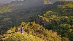 Gunung Gajah Mungkur disuguhi City Light.