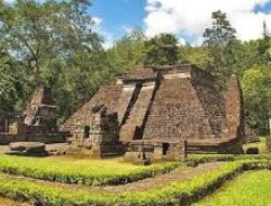 Wisata Situs Sejarah Karanganyar Penuh Cerita dan Makna, Panorama Bak Negeri di Atas Awan