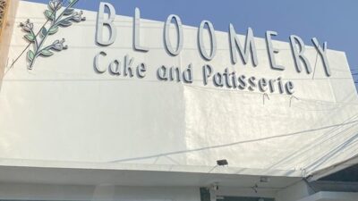 Bloomery Patisserie merupakan cafe yang bergaya eropa dan menawarkan berbagai hidangan kue yang enak.