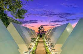 Atsiri Glamping merupakan penginapan yang menyuguhkan pemandangan alam yang berada dikawasan sejuk.