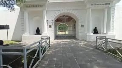 Eksplorasi Benteng Vastenburg, Wisata Sejarah Hindia Belanda