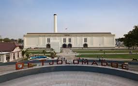 Wisata bekas pabrik ini berkesempatan belajar sejarah.